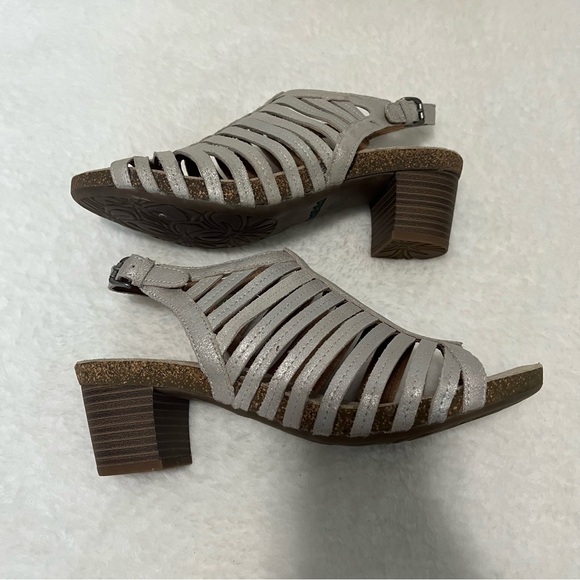 Josef Seibel size 8.5/9 women’s silver and tan heeled sandals - Picture 3 of 11